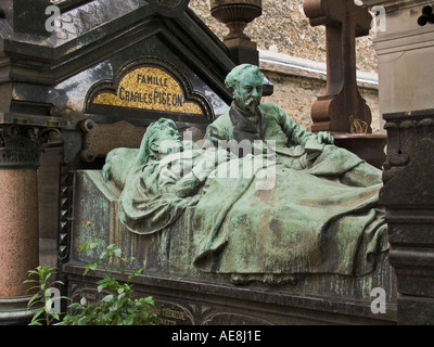 Karl Taube Familie Grab zeigt der französische Unternehmer und Erfinder im Bett mit seiner Frau Cimetière du Montparnasse Paris Stockfoto