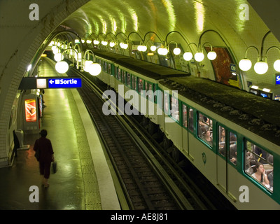 Metro in Cite Bahnhof Paris Frankreich Stockfoto