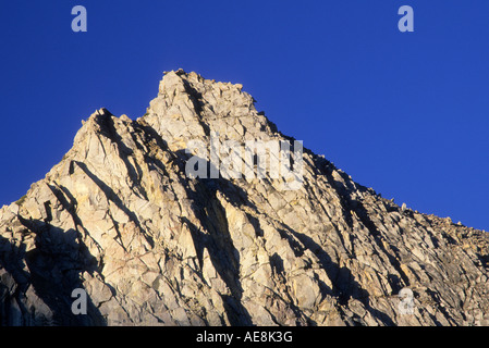 Gipfel über Schatz See in der John Muir Wilderness, Inyo National Forest, Sierra Nevada Bergkette, Kalifornien, USA Stockfoto