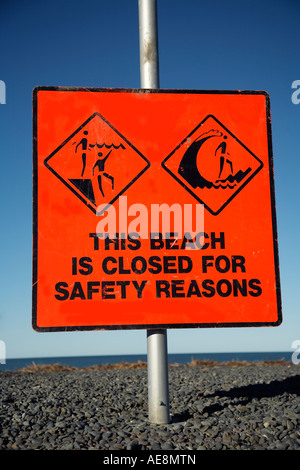 Strand geschlossen Gründen Sicherheitszeichen Stockfoto