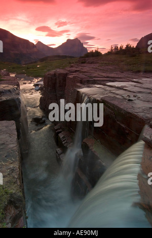 Zweierlei fällt bei Sonnenaufgang, Blick nach Osten am Logan Pass, Glacier National Park, Montana Stockfoto