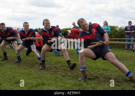 Männliche Tauziehen-Team bei Mittel- und West Fife jährliche Agricultural Show Juni 2006 Stockfoto