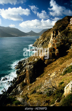 Felsige Ufer entlang Chapmans Peak Drive auf der Suche nach Hout Bay Kapstadt Südafrika Stockfoto