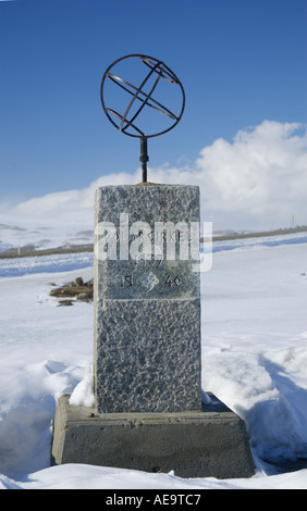 Arctic Circle Marker Stein am Polarkreis-Zentrum an der Autobahn E6-Norwegen Stockfoto