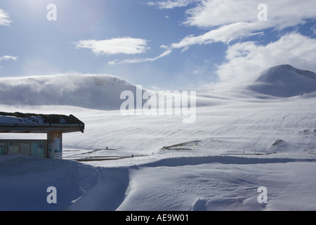 Informationstafel am Polarkreis-Zentrum an der Autobahn E6-Norwegen Stockfoto