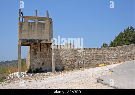 Der alte Wand- und Wache Turm rund um die ursprüngliche Siedlung Bat Shlomo Israel Stockfoto