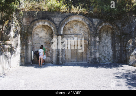 Studenten am Eingang zum Rabbi Yehuda Hanasi s Katakombe in Beit Shearim Israel Stockfoto