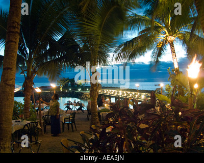 Fidschi-Inseln Viti Levu im ersten Landung RESORT Hotel South Pacific coast idyllischen Idylle Abend Sonnenuntergang Restaurant Nacht Stockfoto