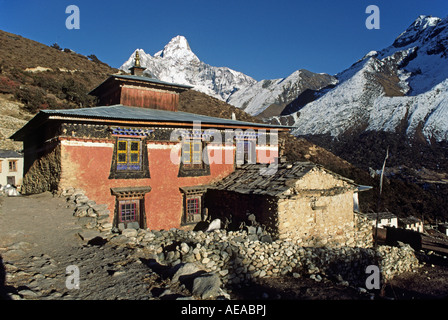 PANGBOCHE Kloster mit AMA DABLAM PEAK als eine schöne Kulisse Everest-Region, die nepalesische KHUMBU Stockfoto