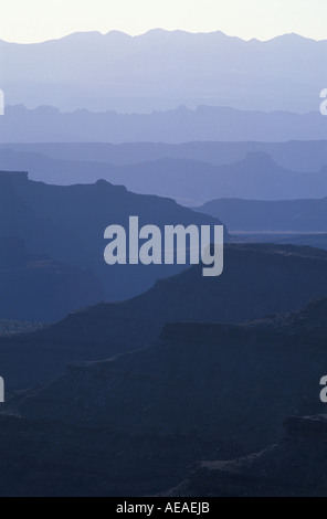 Canyonlands National Park UT Waschfrau Bogen wie in der Nähe von Mesa Arch Insel im Stadtteil Himmel aus gesehen Stockfoto