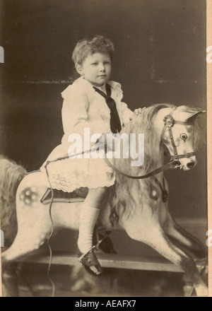 Kabinett Foto jungen auf Schaukelpferd um 1890 Stockfoto