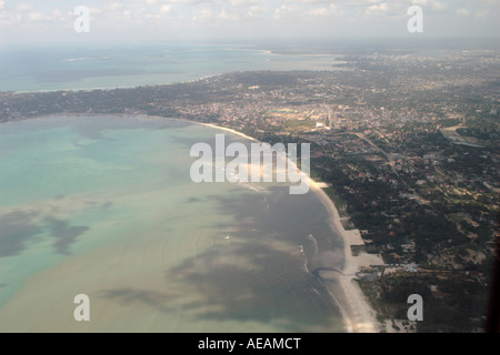 Luftaufnahme des Msasani Bucht von kleinen Flugzeug fliegen, Dar Es Salaam, Tansania Küste Stockfoto