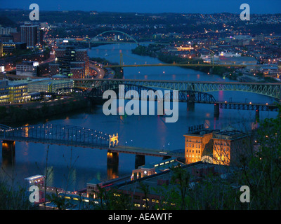 Pittsburgh, Pennsylvania, Abend, von Mt. Washington Stockfoto