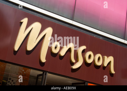 Storefront Zeichen der britischen Modekette-Shop Monsun bei Oxford Street London UK Stockfoto