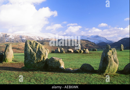 Castlerigg Stone Circle in der Nähe von Keswick, Lake District, UK, mit Lakelandpoeten im Hintergrund Stockfoto