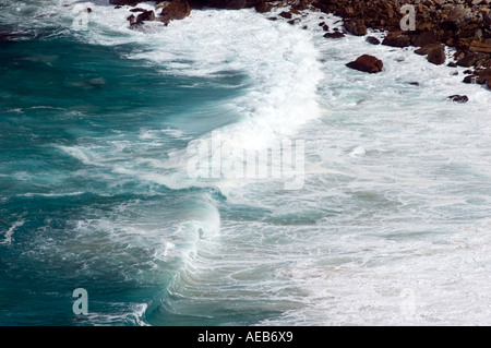 Wellen zum Absturz auf Dias Strand vor dem Kap der guten Hoffnung am Cape Point, Kapstadt, Südafrika. Stockfoto