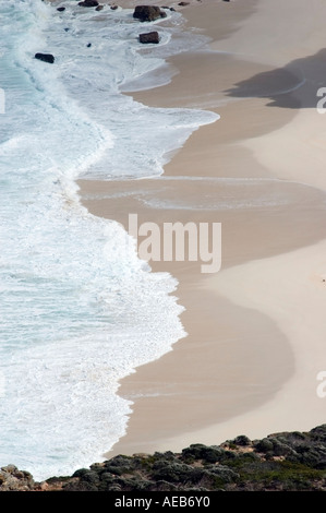 Wellen zum Absturz auf Dias Strand vor dem Kap der guten Hoffnung am Cape Point, Kapstadt, Südafrika. Stockfoto