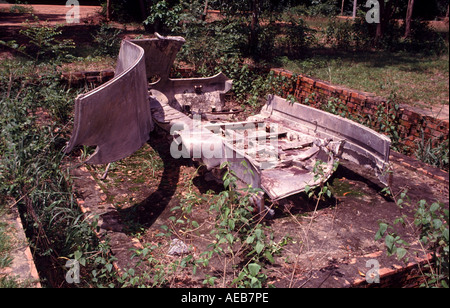 Granatsplitter bleibt in Cu Chi Tunneln Vietnam-Krieg, am Stadtrand von Ho Chi Minh, ehemals Saigon, Vietnam. Stockfoto