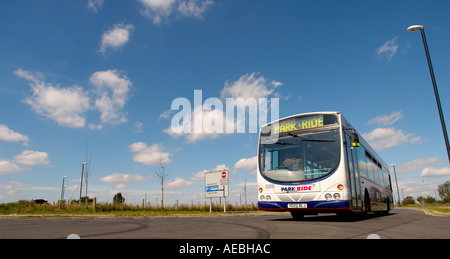 Der Bus parkte am Monks Cross Park und Ride Bus Service am Stadtrand von York. Stockfoto