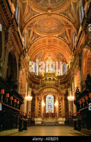 Innere des St Paul s Cathedral, die vom Architekten Sir Christopher Wren London England entworfen wurde Stockfoto