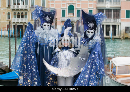 Familie im Karnevalskostüme, Karneval in Venedig, Veneto, Italien Stockfoto