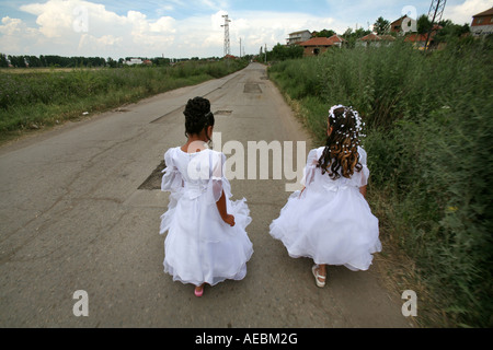 Ein Zigeuner Hochzeit basiert auf Musik, Tanz und viel Alkohol nehmen die Braut und Bräutigam ihre Familien in den Straßen und Tanz Stockfoto