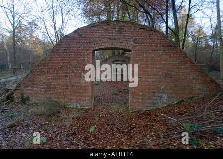 Baufälligen und verfallenen Forstwirtschaft Hütte in Savernake Forest Marlborough Stockfoto