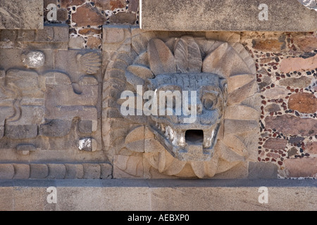 Detail der gefiederten Schlange Pyramide (Mexico City - Mexiko). Détail De La Pyramide du Serpent À Plumes (Mexiko - Mexiko). Stockfoto