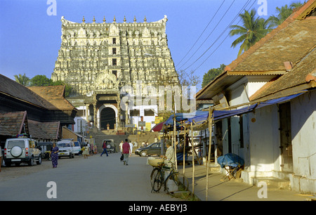 Ein Hindu-Tempel mit indischen klassischen Baustil, Thiruvananthapuram, Kerala, Indien, Asien. Stockfoto
