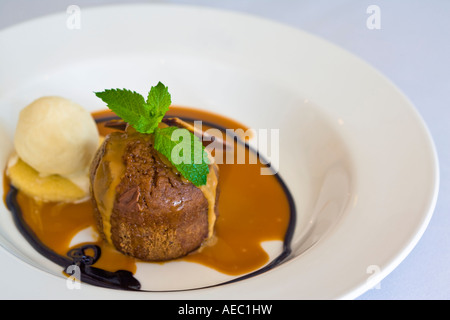 STICKY TOFFEE PUDDING Stockfoto