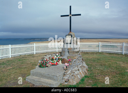 2 Abs. Memorial cross bei Goose Green-Falkland-Inseln Stockfoto
