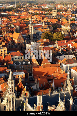 Blick vom Glockenturm in Markt Marktplatz mit Blick auf Brügge Belgien Stockfoto