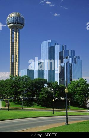 Reunion Turm, Hyatt Regency Hotel, Dealey Plaza vom Grashügel, Dallas, Texas, USA Stockfoto