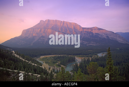 Mount Rundle bei Sonnenaufgang, Rocky Mts Banff Nat Park, Alberta, Kanada Stockfoto