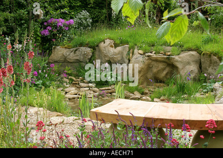 DIE WILDLIFE TRUSTS LUSH GARTEN DESIGNER STEPHEN HALL CHELSEA FLOWER SHOW 2005 Stockfoto