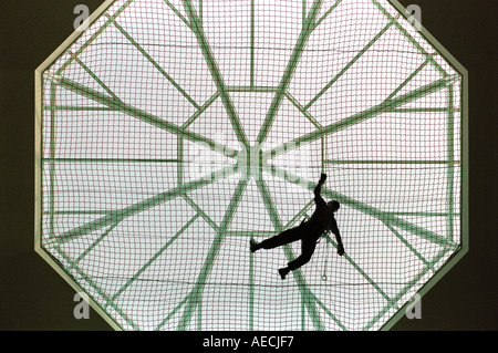 BAU VON CELTIC MANOR HOTEL IN DER NÄHE VON NEWPORT WALES UK JUNI 1999 GERÜSTBAUER GILT LETZTEN SCHLIFF FÜR DIE GLAS-CUPOL Stockfoto