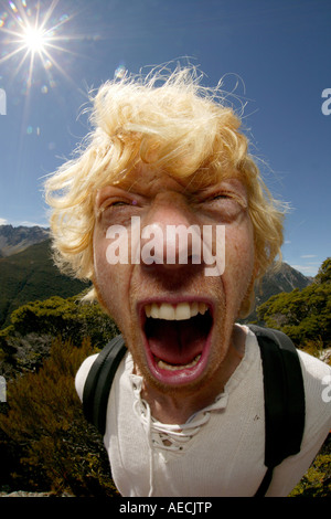 Porträt eines verrückten jungen Mannes Stockfoto