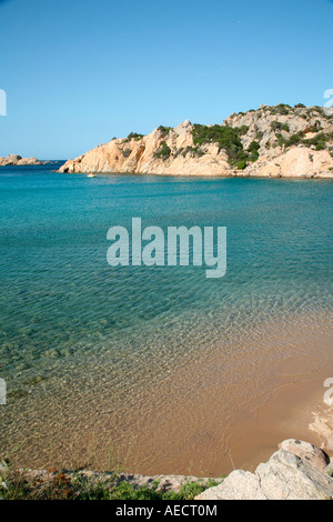 Blick auf die Bucht Cala Spalmatore auf Insel La Maddalena, Sardinien, Italien Stockfoto