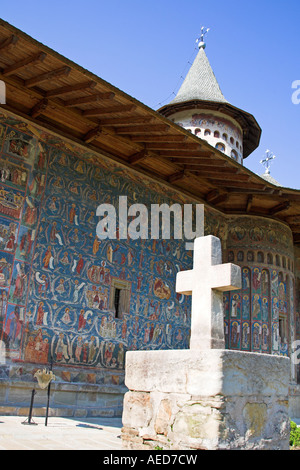 Fresken an Außenwand, das Kloster Voronet, in der Nähe von Gura Humorului, Bukowina, Moldau, Rumänien Stockfoto