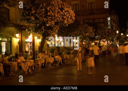 Cafe Nacht Leben Piazza IX Aprile taormina Stockfoto