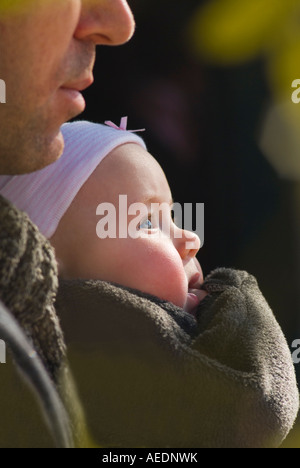 Weibliches Baby Vater Besitz Stockfoto
