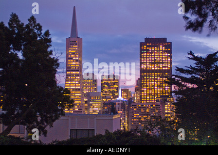 Blick auf die Skyline von San Francisco bei Nacht Stockfoto