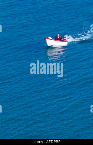 Fischer in einem kleinen Fischerboot an der Costa Del Sol Stockfoto