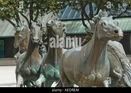 Bronzepferd Statuen am Williams Square in Irving, Texas Stockfoto