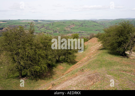 UK Shropshire Newcastle Offas Dyke und weg fallenlassen aus Llanfair Hill in Clun River Valley Stockfoto