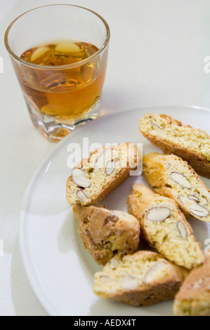 Italien. Toskana. 'Vin Santo' Wein und Biscotti. 'Cantucci e vin santo' Stockfoto