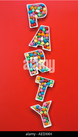 PARTY SMARTIES AUF ROT Stockfoto