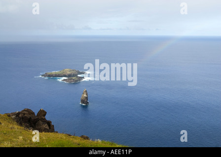 Inselchen von Motu Nui und Motu Iti, vor der Küste von Easter Island im Pazifischen Ozean. Stockfoto