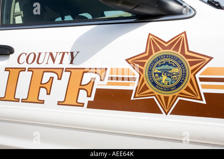 Identifizierung von Schriftzug und Nebraska Staatssiegel auf Ford Crown Victoria Police Interceptor aus Saline County Sheriff Office Stockfoto