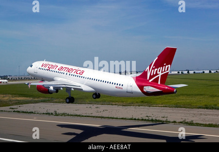 Virgina Amerika Airbus 320 beim Start in Stockton Flughafen in Kalifornien Stockfoto